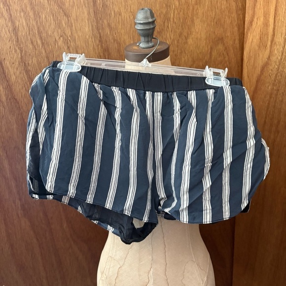 Mason Pants - MASON Sz 0 Silk Shorts Striped Navy Blue White Black Lining Pockets